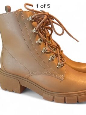 Wide-Gorge Tan Lace-Up Chunky Heel Ankle Boots